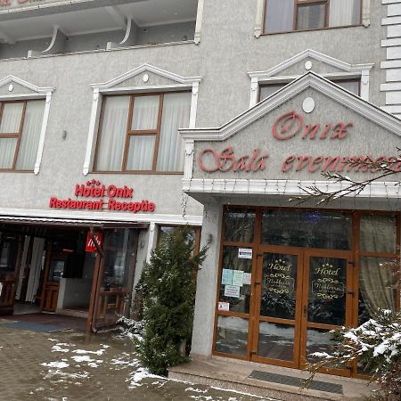 Hotel Onix Roman Dış mekan fotoğraf
