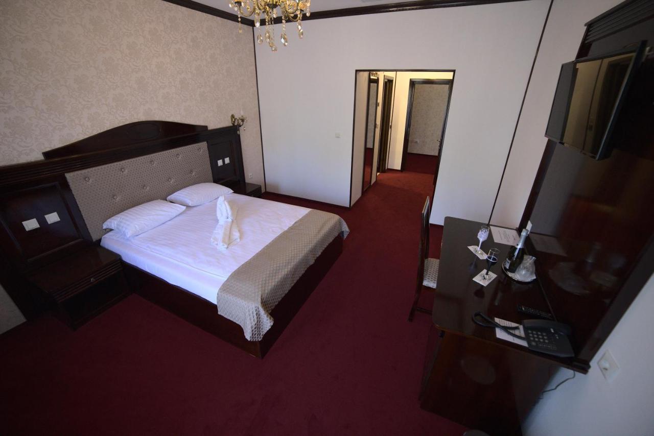 Hotel Onix Roman Dış mekan fotoğraf