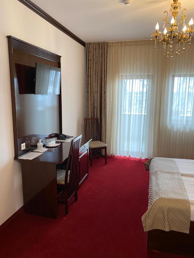 Hotel Onix Roman Dış mekan fotoğraf