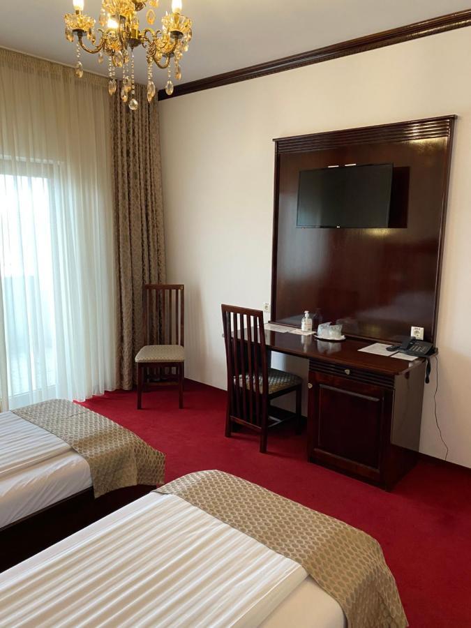 Hotel Onix Roman Dış mekan fotoğraf