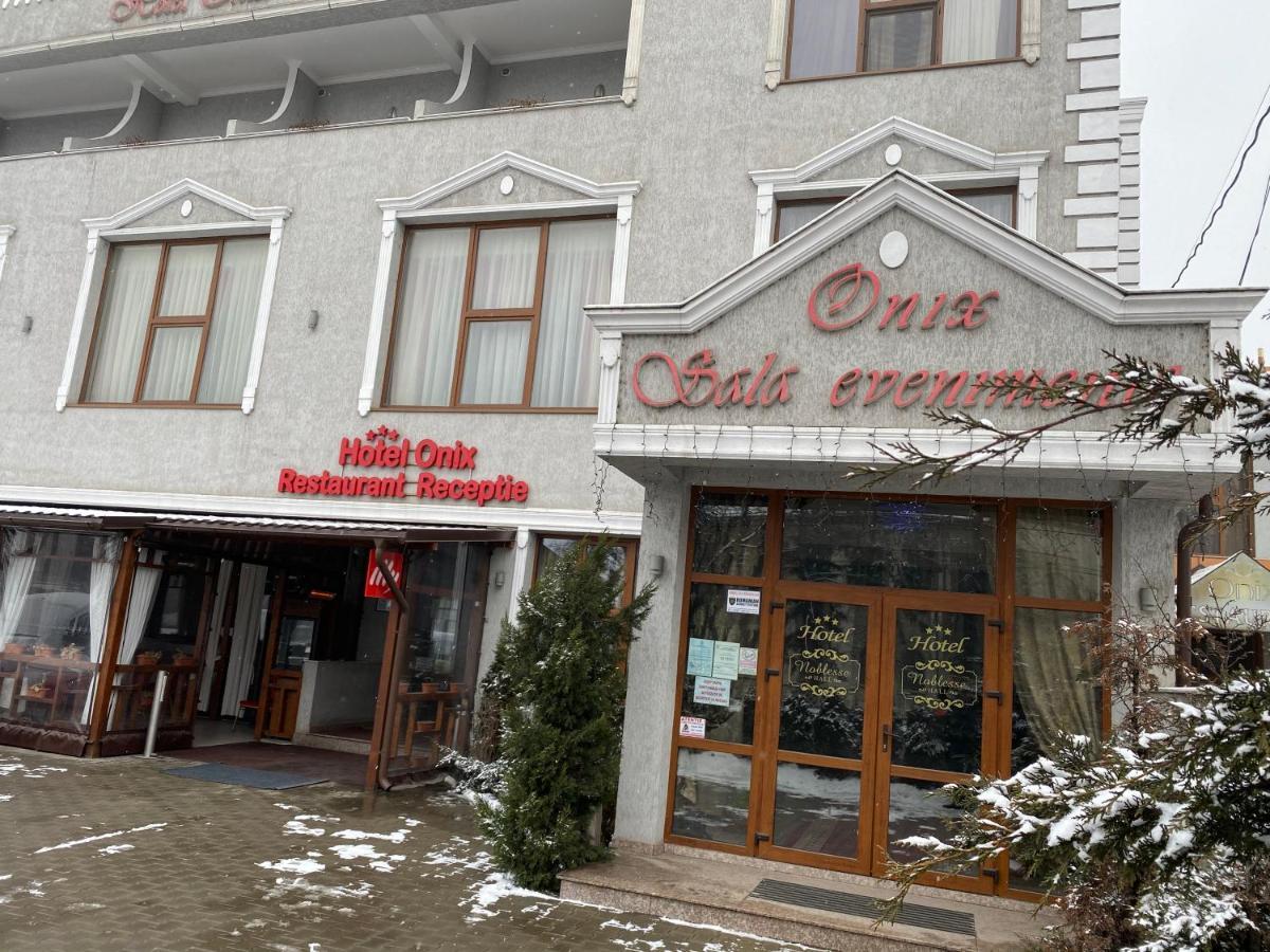 Hotel Onix Roman Dış mekan fotoğraf