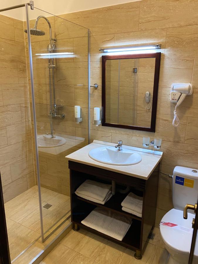 Hotel Onix Roman Dış mekan fotoğraf
