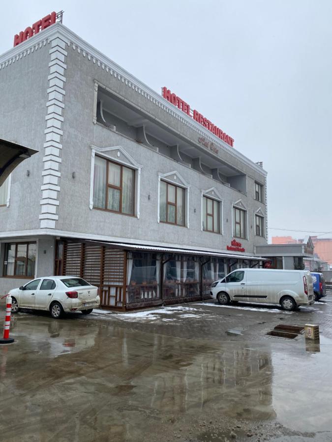 Hotel Onix Roman Dış mekan fotoğraf