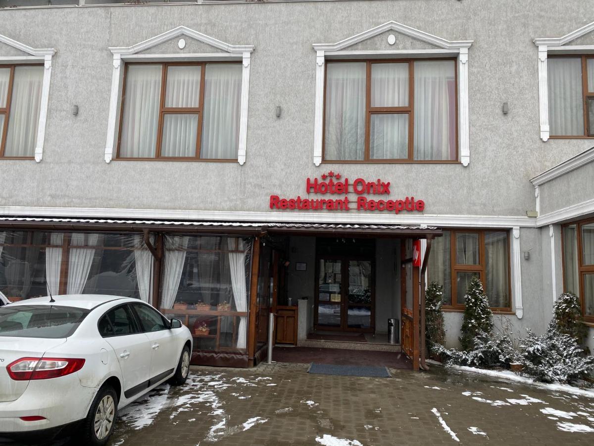 Hotel Onix Roman Dış mekan fotoğraf