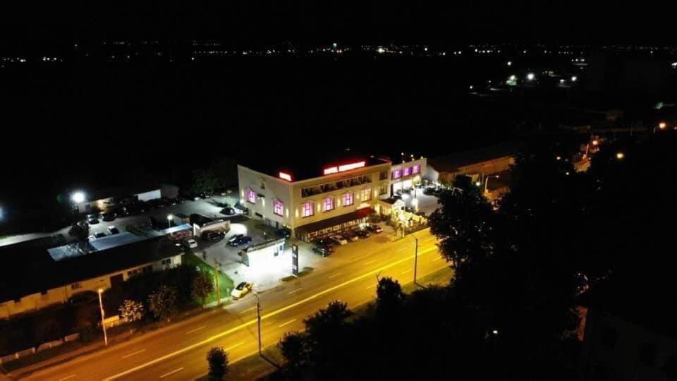 Hotel Onix Roman Dış mekan fotoğraf