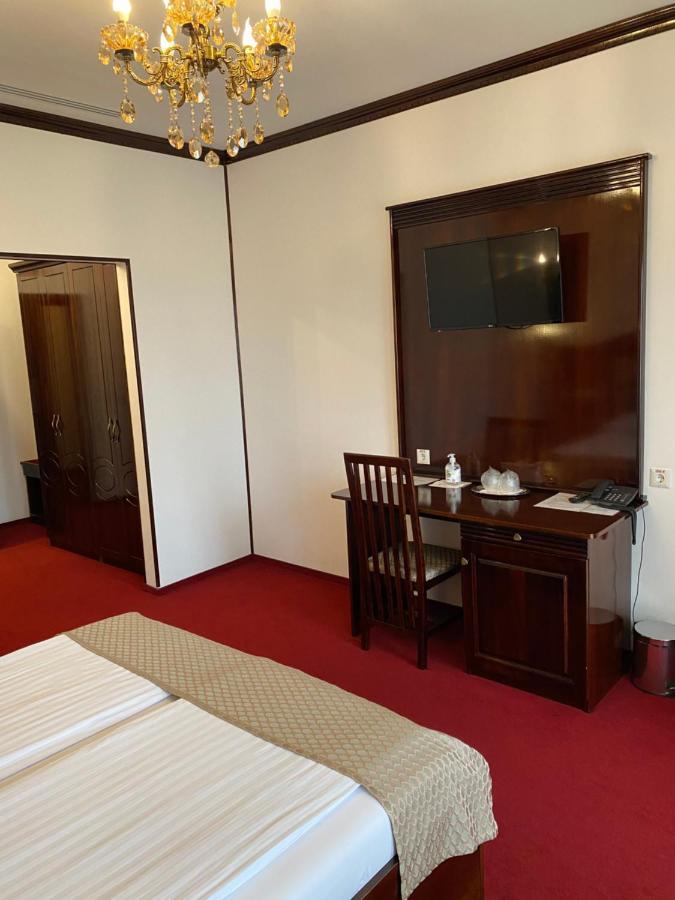 Hotel Onix Roman Dış mekan fotoğraf