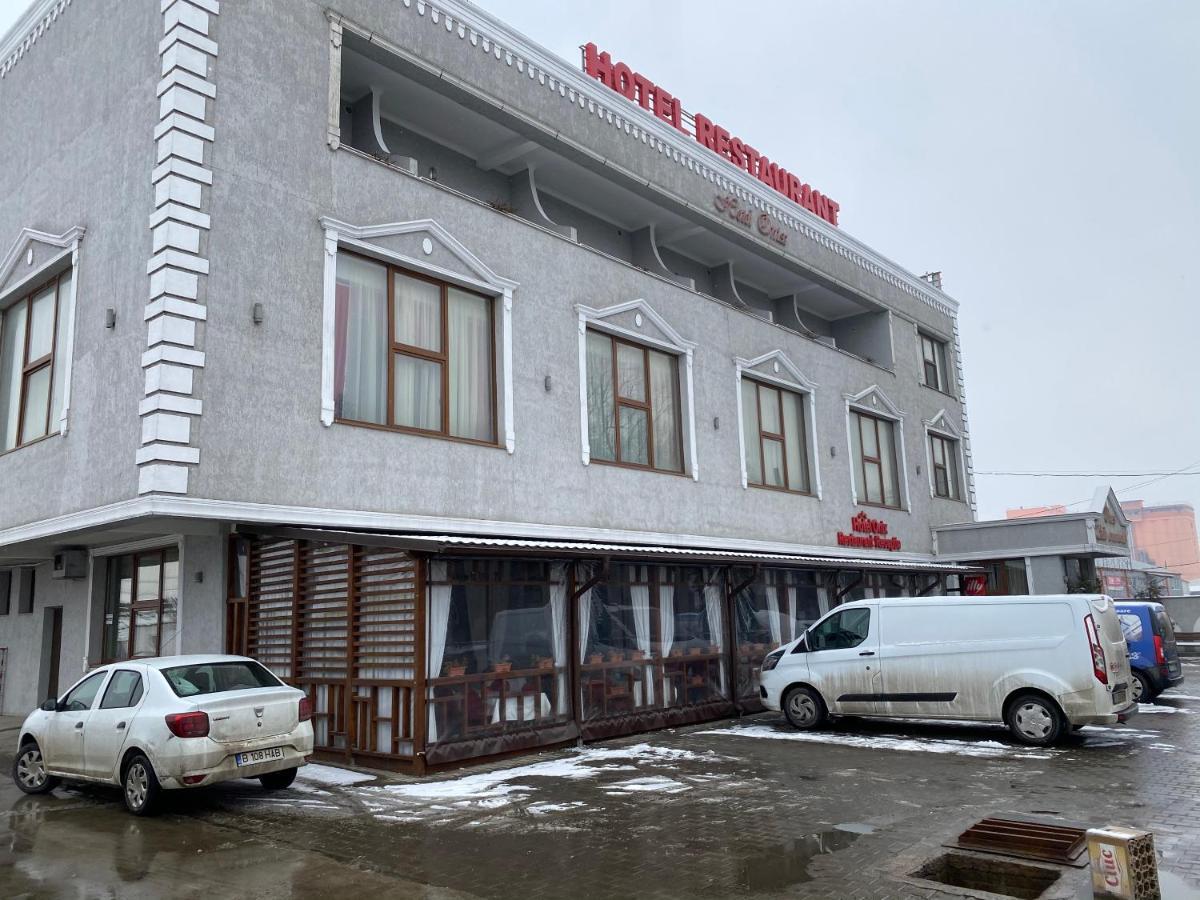 Hotel Onix Roman Dış mekan fotoğraf
