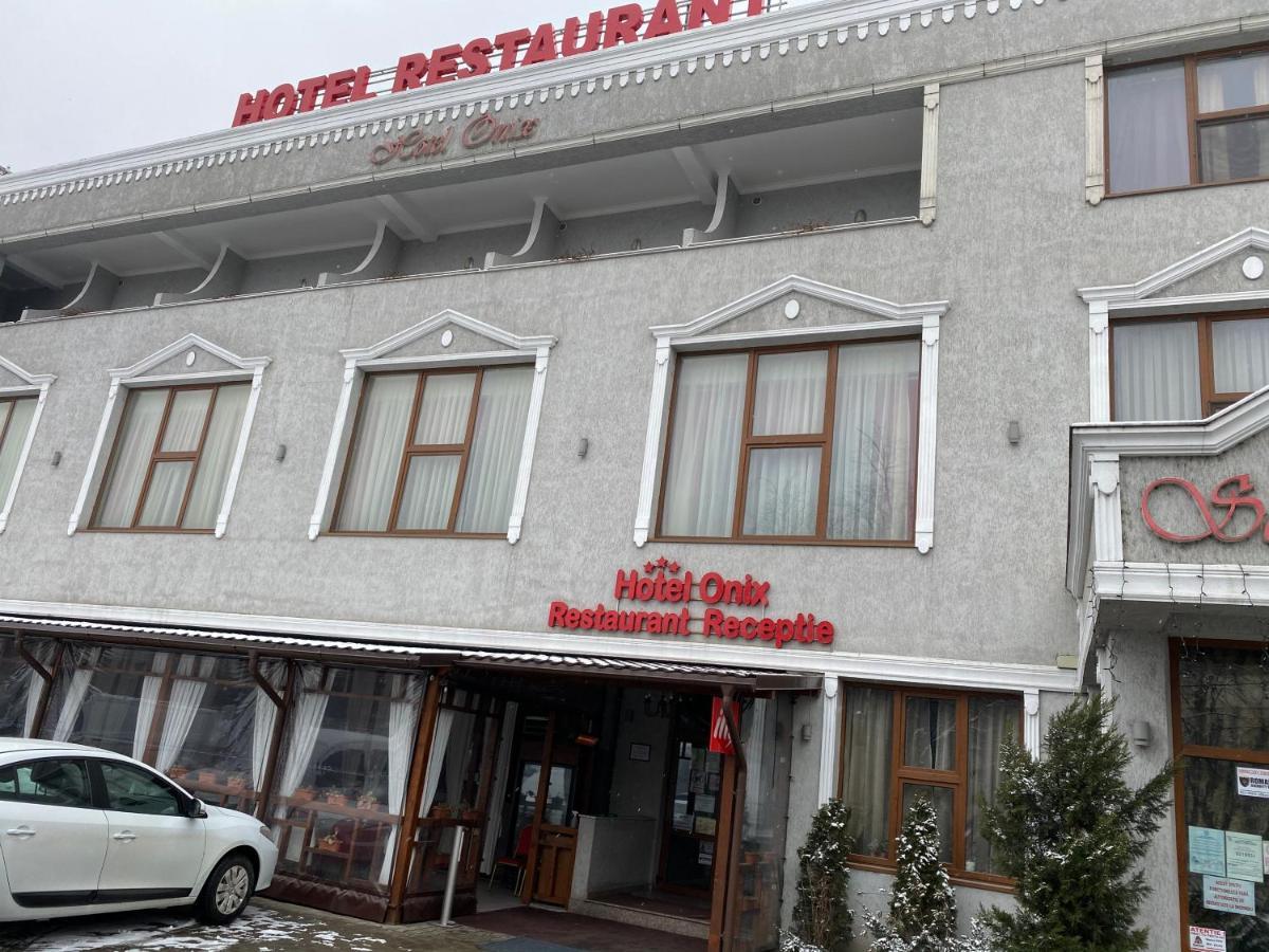 Hotel Onix Roman Dış mekan fotoğraf