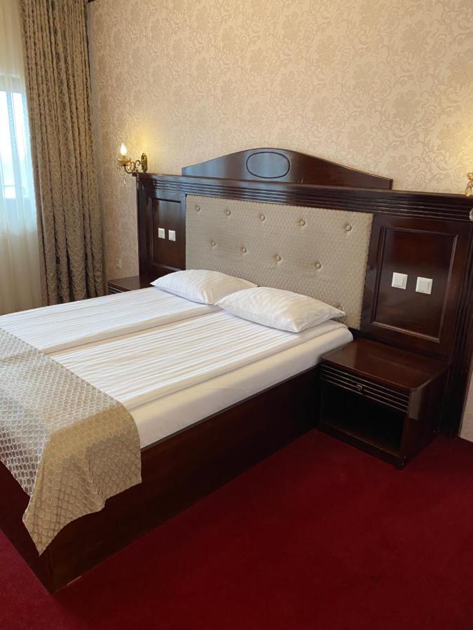 Hotel Onix Roman Dış mekan fotoğraf