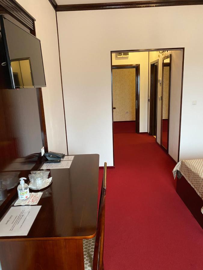Hotel Onix Roman Dış mekan fotoğraf